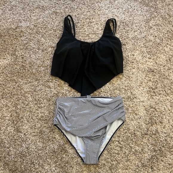 NWT Black and White Striped Bikini/Tankini 2 Piece Set Small - Picture 5 of 10